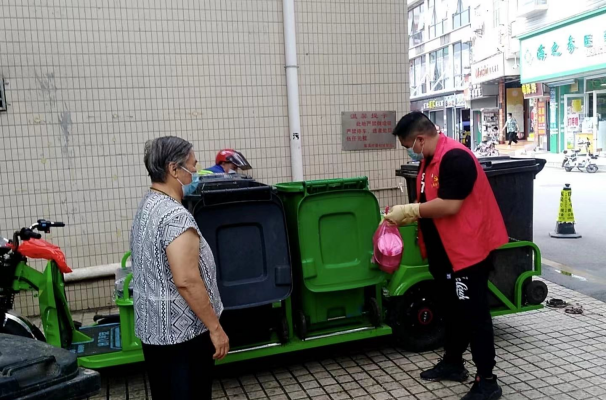垃圾分类 | 棠景街:志愿者开展站桶行动，示范引领垃圾分类新时尚