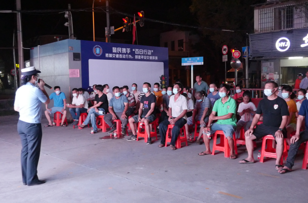 白云江高：开展农村交通安全夜间宣讲活动，引导群众文明出行