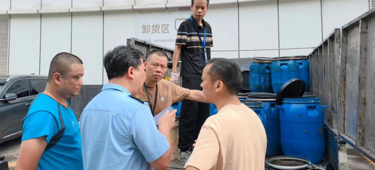 突击检查！白云京溪查处一起擅自收运废弃油脂行为