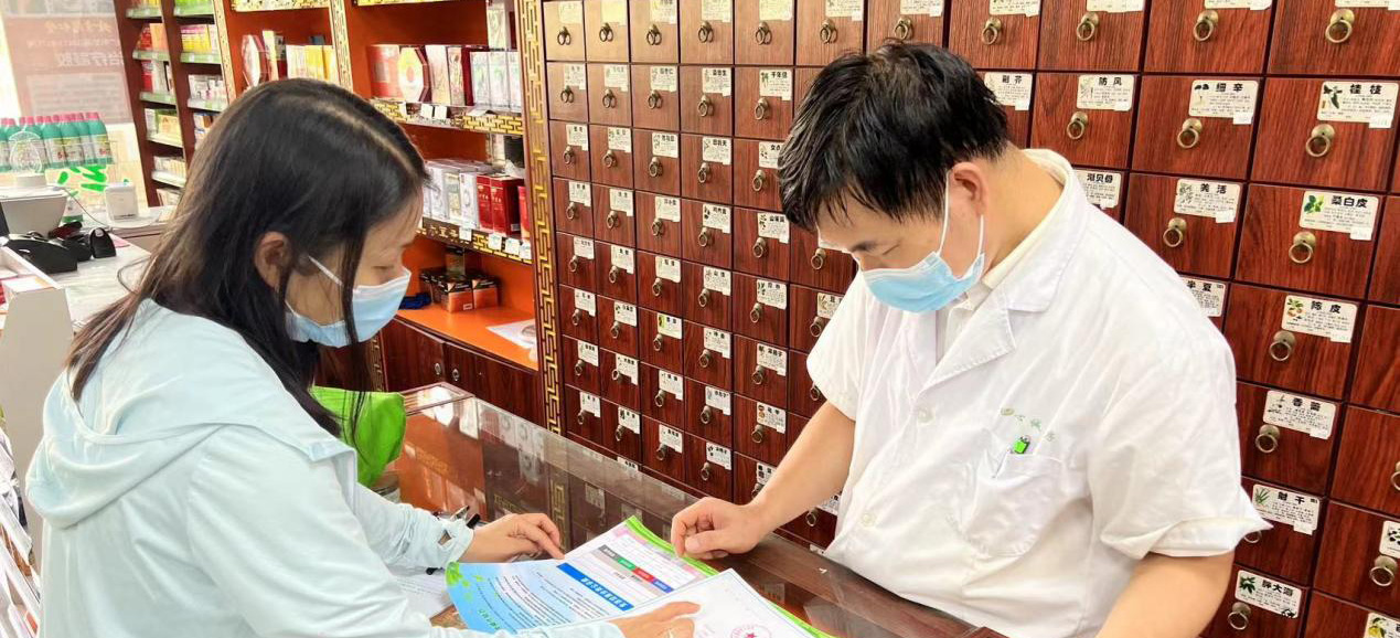践行环保理念，白云大源垃圾分类主题入户宣传零距离
