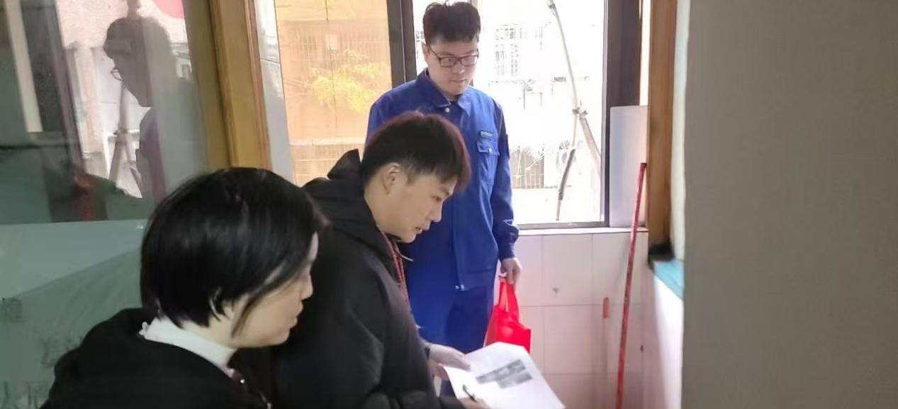 白云三元里检查机团单位垃圾分类，推动分类工作常态化