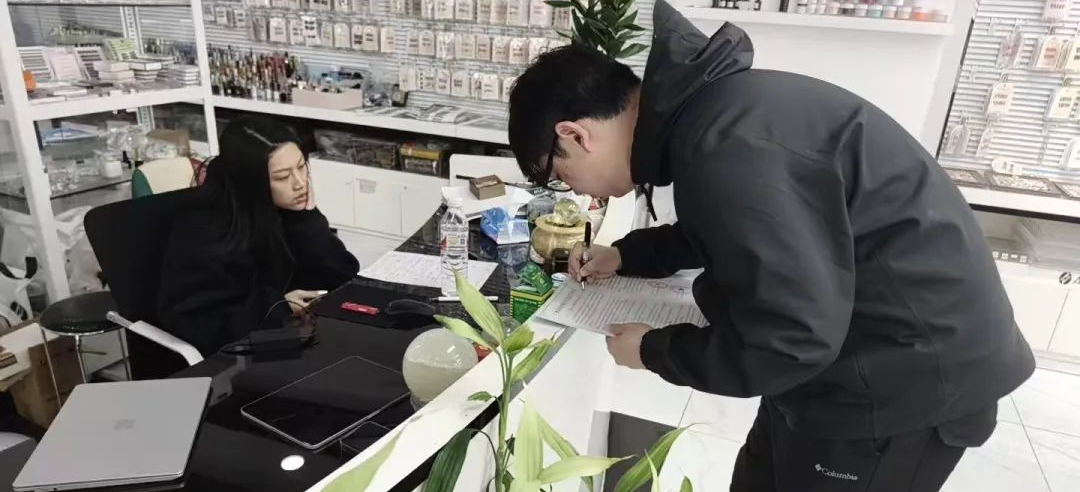 白云三元里推进门前三包整改，强化垃圾分类宣传