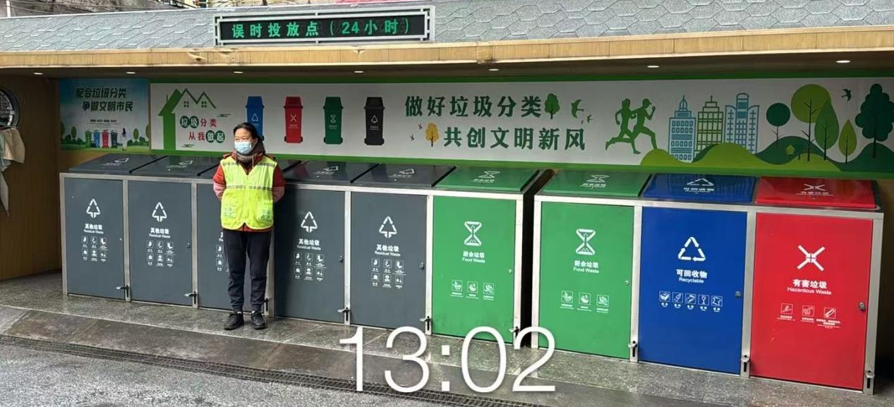 白云人和镇开展“站桶督导”垃圾分类，志愿者引领社区绿色风尚