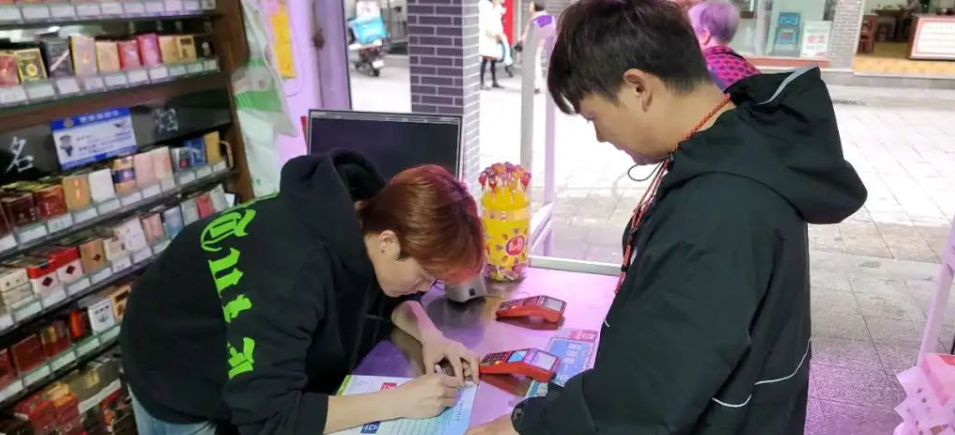 白云三元里加大对沿街商铺的监管力度，提升街道整体环境质量