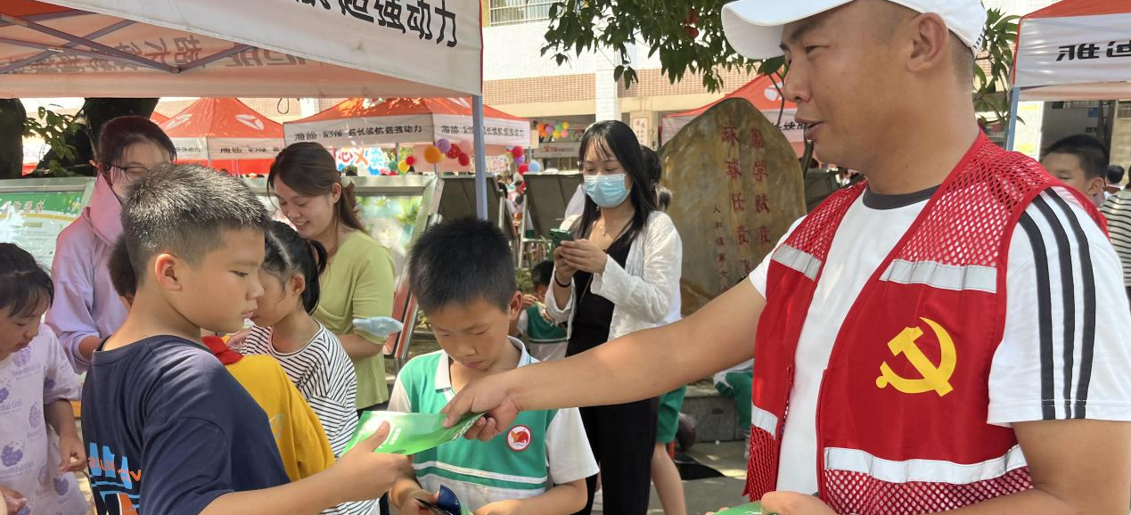 白云人和镇鹤亭村“趣”分类宣传进校园，点燃六小萌娃环保热情