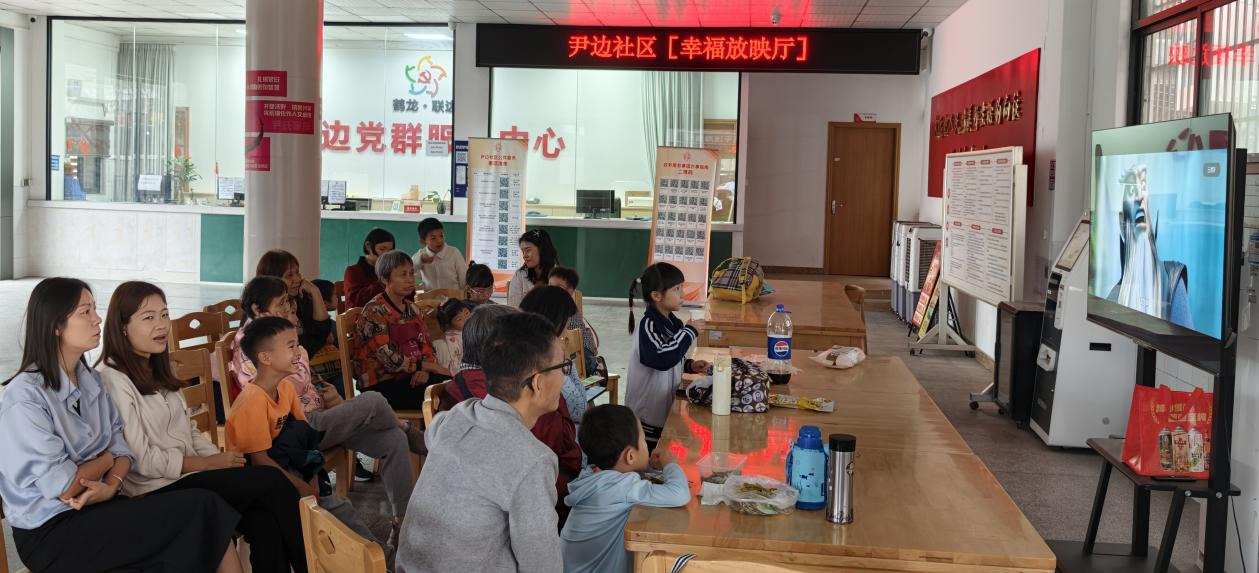 光影聚人心 赛事燃温情！白云鹤龙尹边党群服务中心盘活空间解锁“幸福里”新玩法